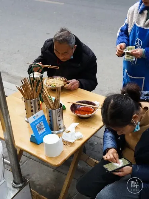 开了几十年的豆花儿面，3代人都在吃