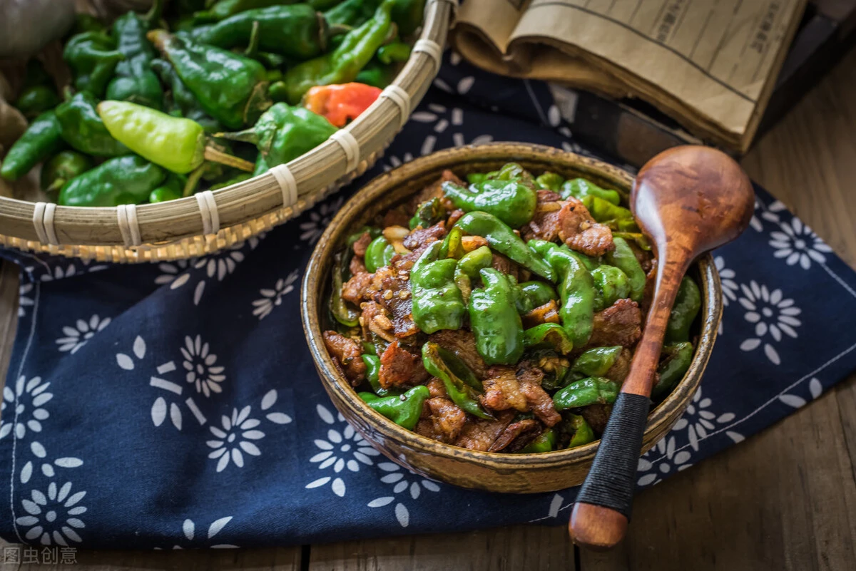 江西“十大名菜”评选出炉，藜蒿炒腊肉上榜，老表：都是我爱吃的