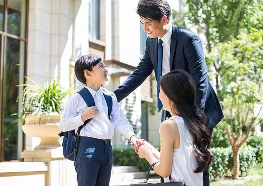 想培养出优秀的男孩，身为父母，要坚持这两条教育定律