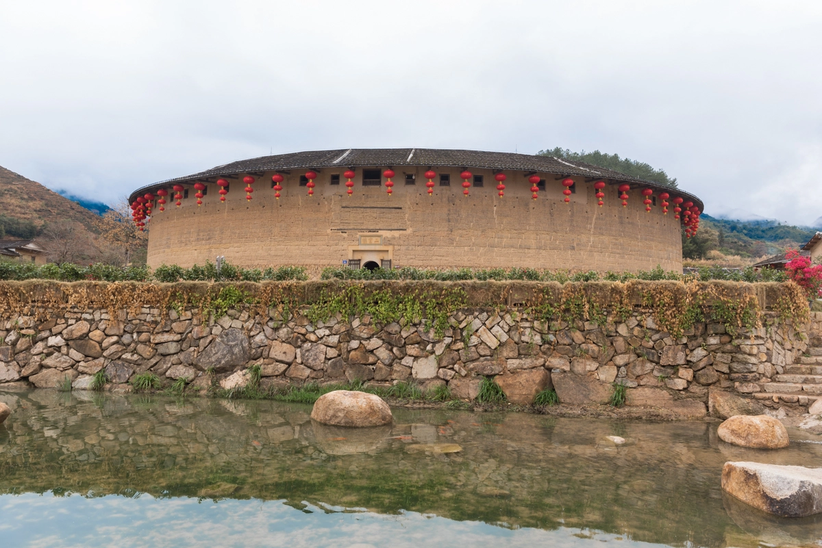 福建这座土楼花30年时间建成，列入世界遗产，游客却不多