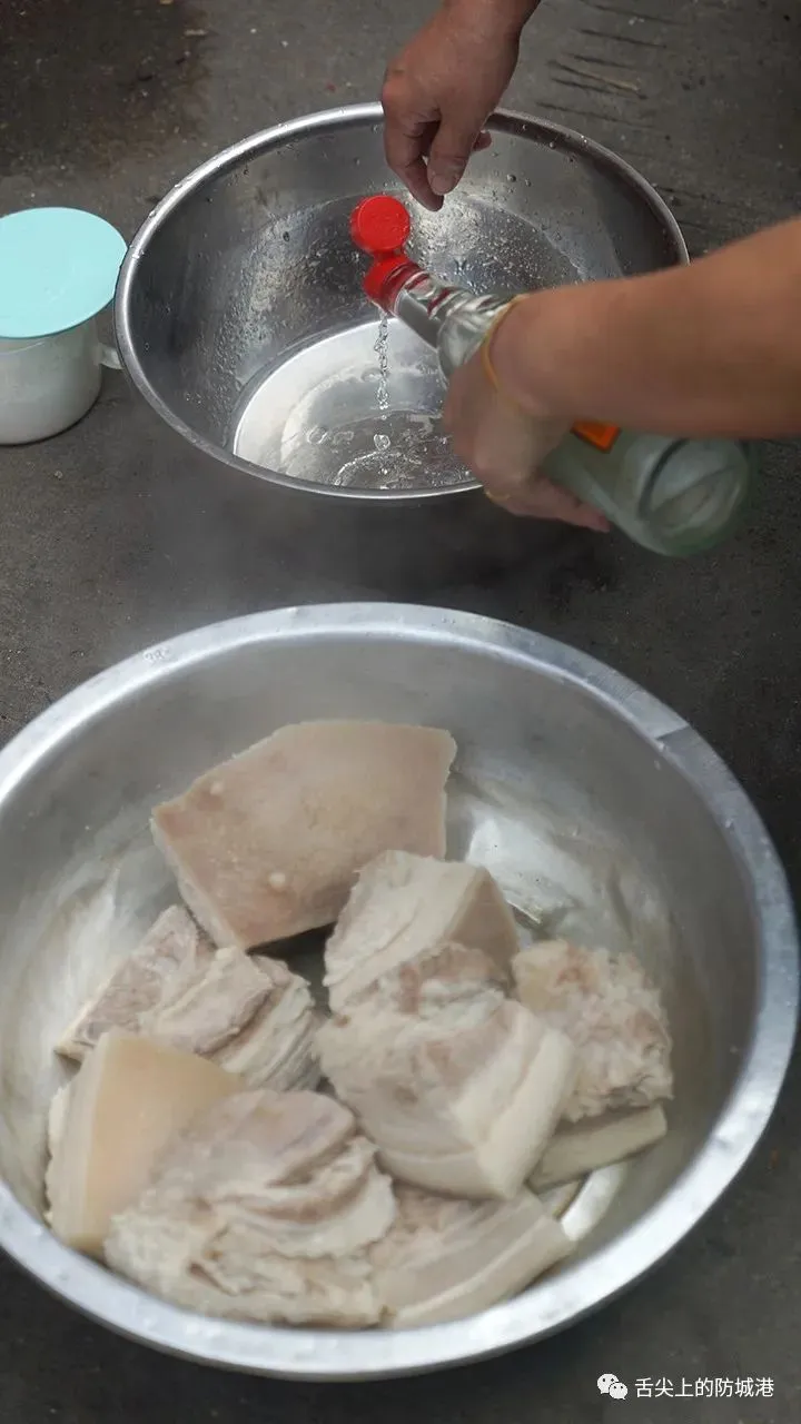 炸好这锅扣肉，我就是防城街最靓的仔