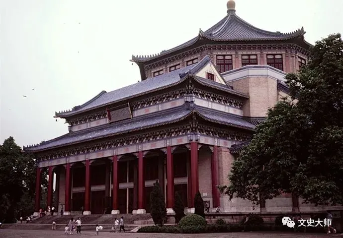 广州老照片：古建筑繁多，时髦女郎早已成为广州街头的亮丽风景线