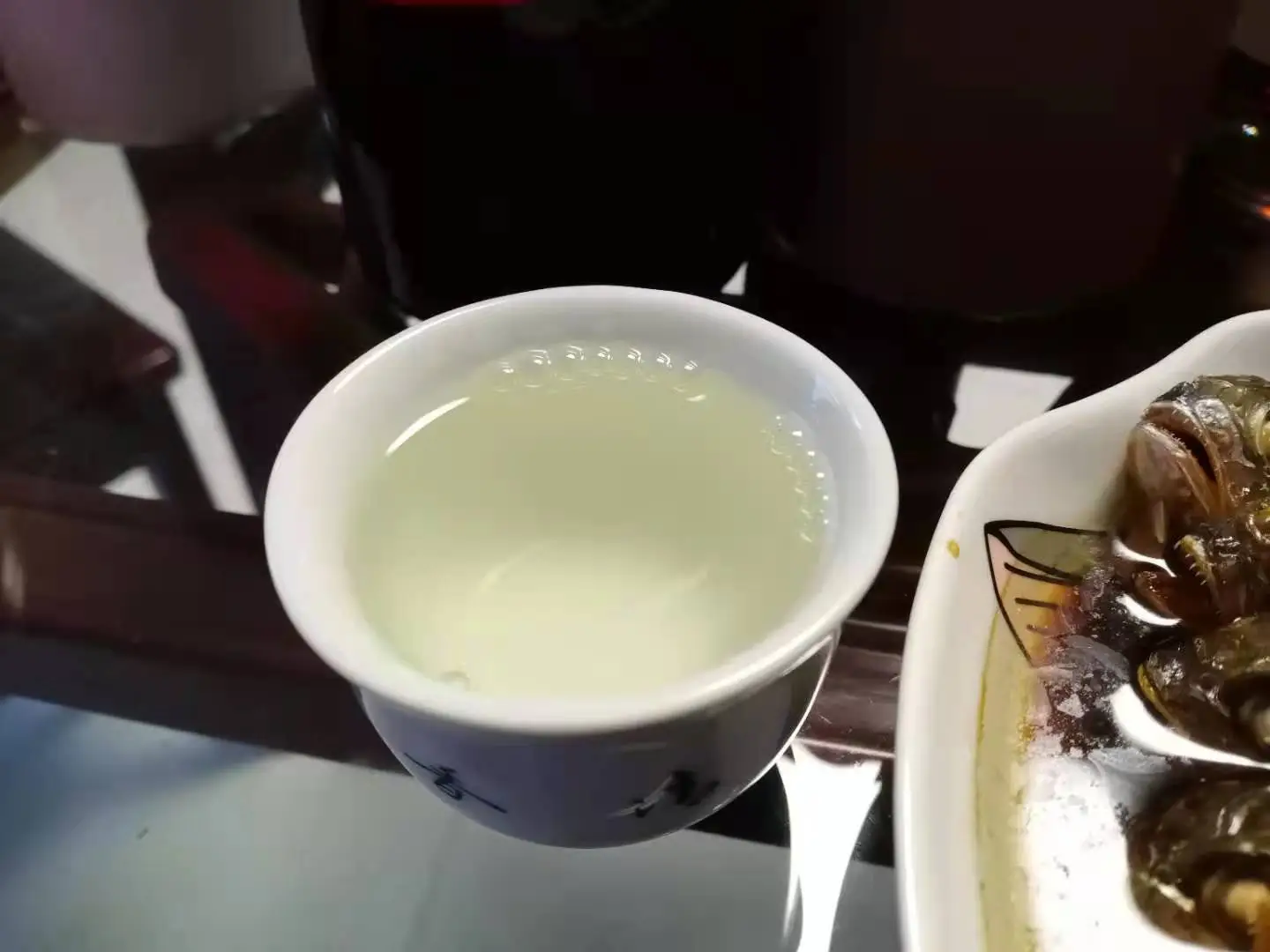 都喝粮食酒？我自酿自喝每月都用二百斤粮食，耕地全种高粱也不够