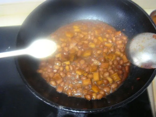 教你在家做牛肉酱花生豆干，色泽诱人，香味浓郁超下饭，看着就馋