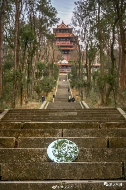 镜子里的东湖，加倍的美