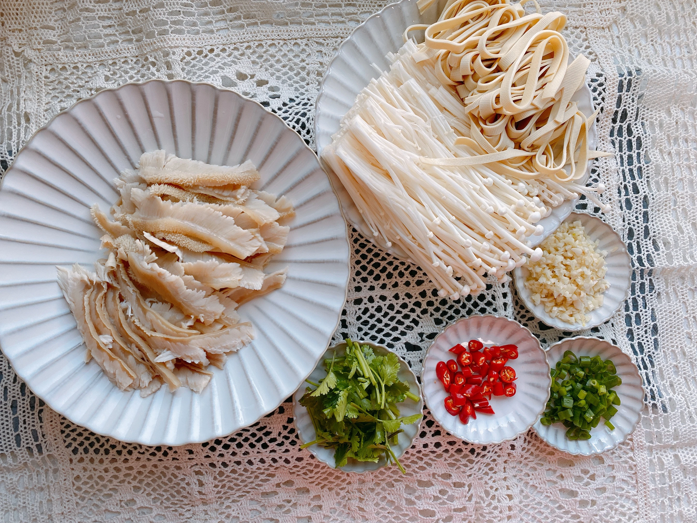 年夜饭来一盆酸汤牛肚，酸爽可口味道正宗，让你新的一年牛气冲天