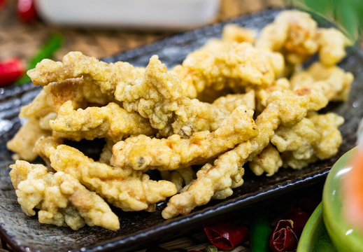 炸酥肉，到底用面粉还是淀粉？教你一招，外酥里嫩，好吃不回软