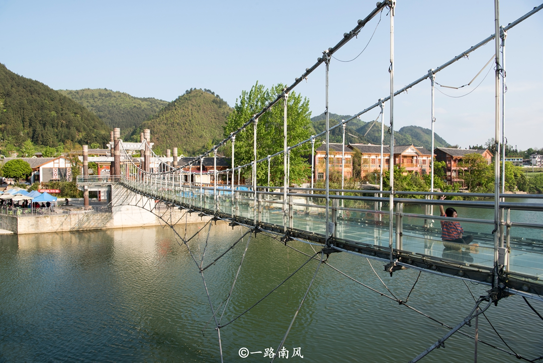 贵州三个冷门景区，有因歌成名的好花红，也有中国首座跨河玻璃桥