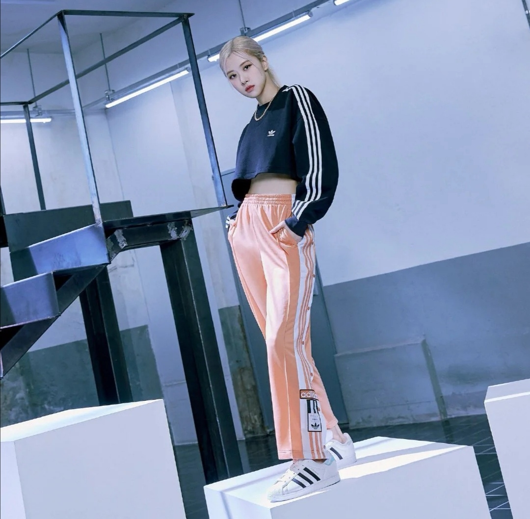 Adidas更新BLACKPINK相关