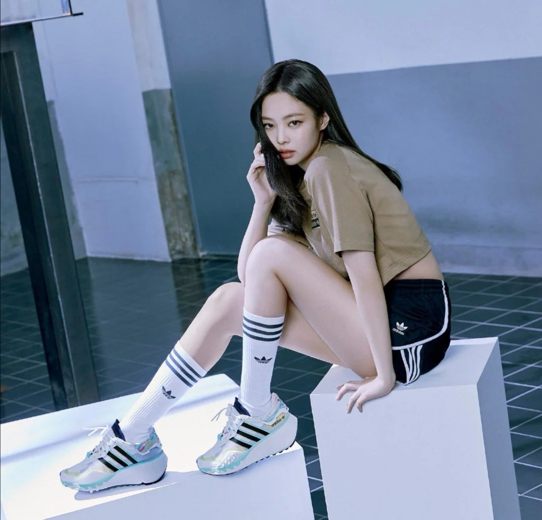 Adidas更新BLACKPINK相关