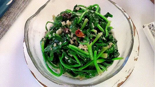 炒蒜蓉菠菜注意这几点，记住不要和豆腐搭配，在家做出饭店的味道