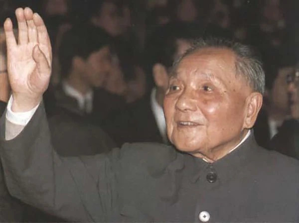 1979年邓小平卸任总参谋长，与老帅运筹帷幄，两度易人后终于敲定