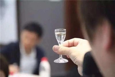 酒问丨白酒生产标准中优级和一级是什么意思？有什么区别？