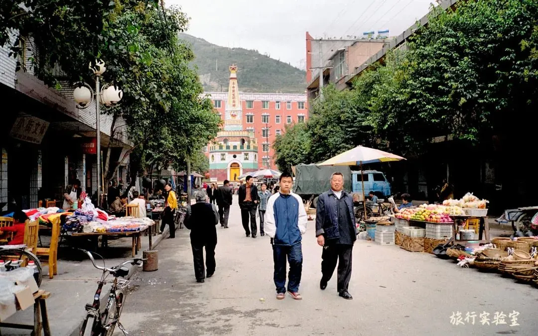 成都之旅最後一站：茂縣街頭拍下照片，十幾年後被拍者找上了門