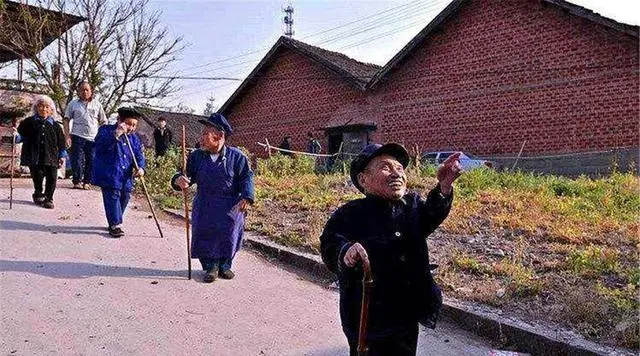 中国神秘“矮人村”，当地人均身高不足1米，至今科学无法解释