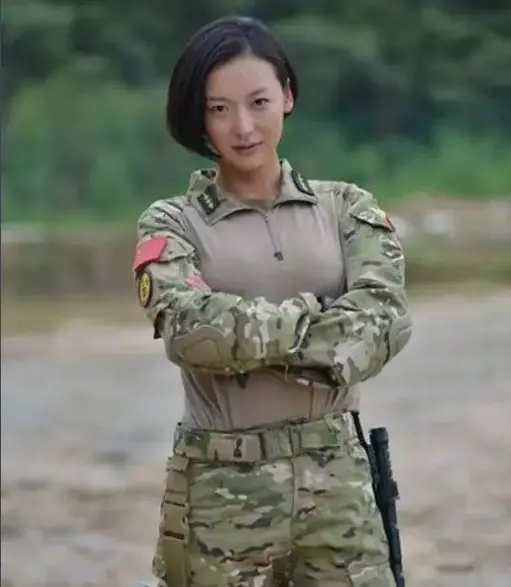 《特种兵之火凤凰》回顾，八位女主演一个没火，小配角万茜红了