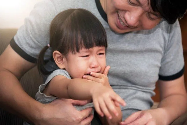 孩子胡闹要冷处理？“晾”孩子大有讲究，要抓住“忽视法”关键点