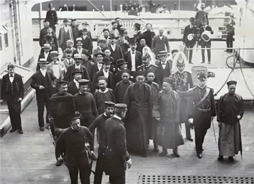 125年前李鸿章访美老照片：身穿黄马褂，身高1米83，引来万人围观