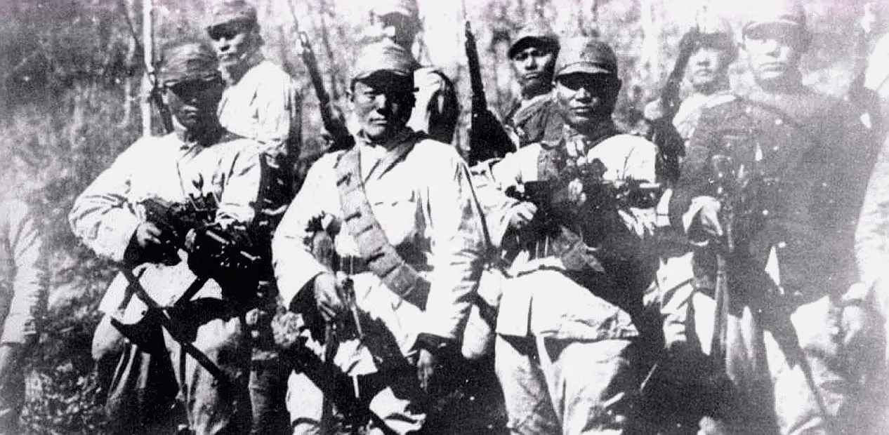 此土匪被活捉，被枪毙前喊冤：我当过抗联军长，杀死过日本大佐