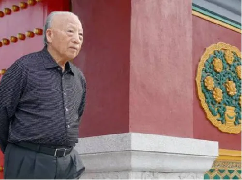 浙江84岁老人花300亿重建圆明园，遭专家谴责，如今竣工惊艳世人