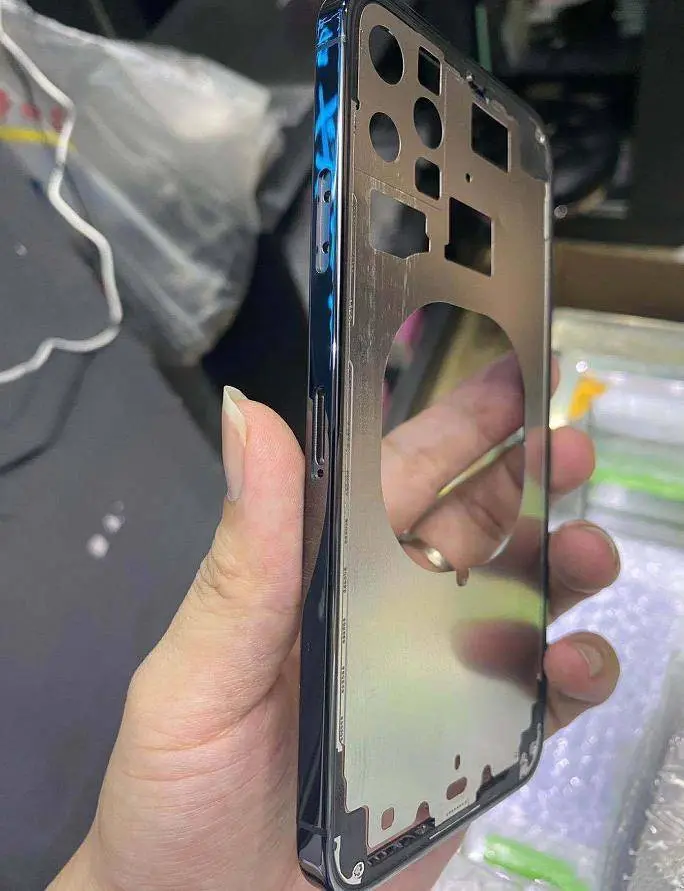 iPhone 12系列将分批上市！海军蓝中框曝光，这配色爱了吗？