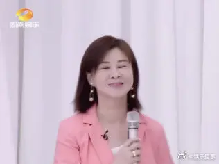 杜华烫嘴普通话太好笑了！对杜华来说张雨绮这三个字太难念了吗？总是说不利索，夸人也变成了搞笑现场，好好笑。...