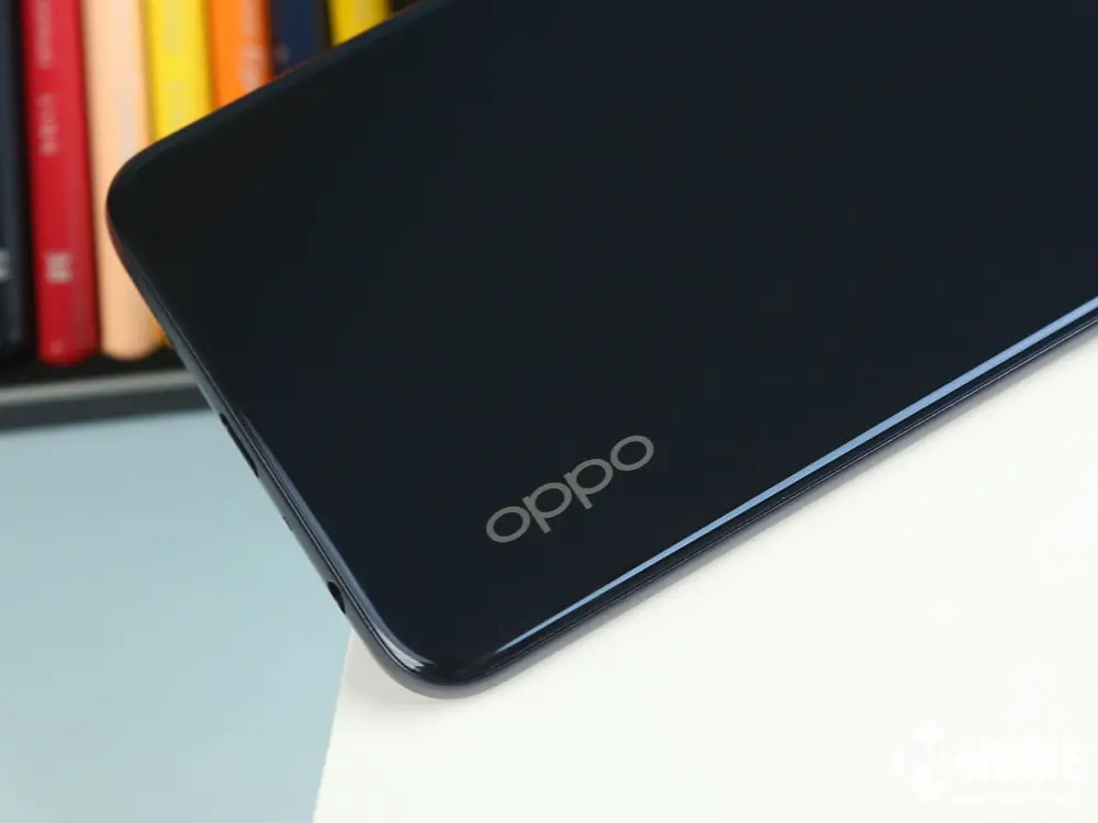 OPPO A72图赏：极简设计风格，光影耀眼通透