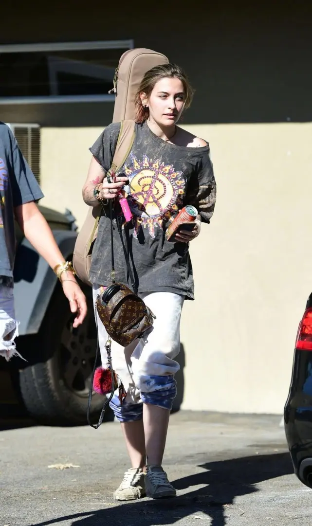 迈克尔杰克逊之女Paris Jackson，收拾好心情，重新出发！