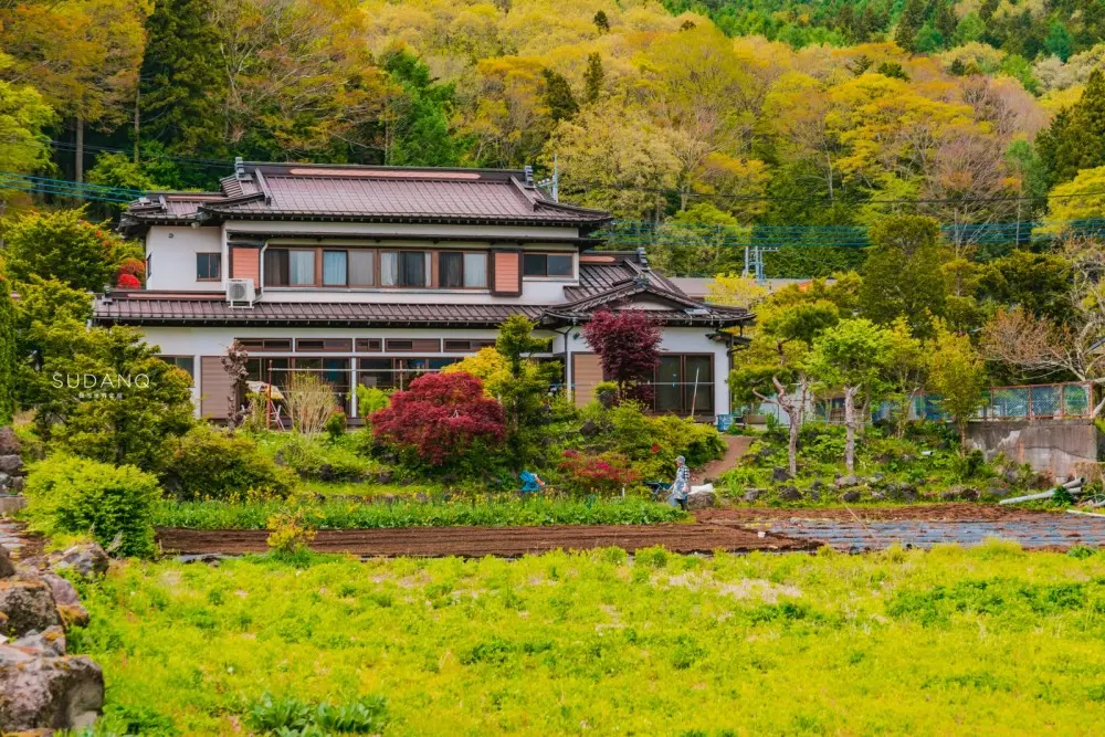 日本这个小景点挺美，有“日本九寨沟”之美誉，实景令人意外