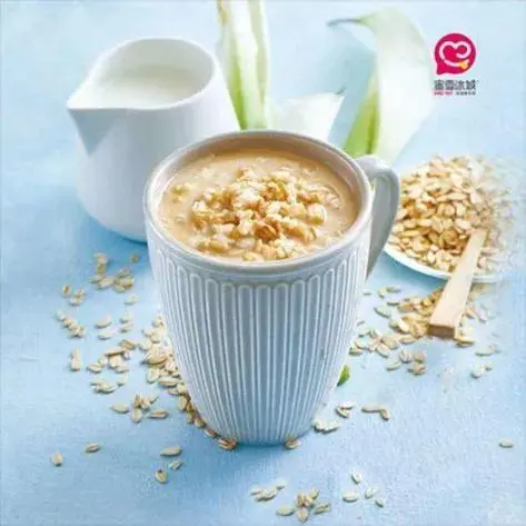 发迹于三四线城市的蜜雪冰城，会包围小资手里的喜茶吗？