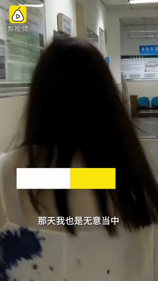 德牧被遗弃在封死的废楼中等死，一年来全靠这位美女医护活着…