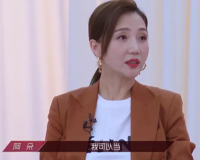 阿朵唱完，李斯丹妮表情崩了：美貌和人气终究拼不过绝对的实力