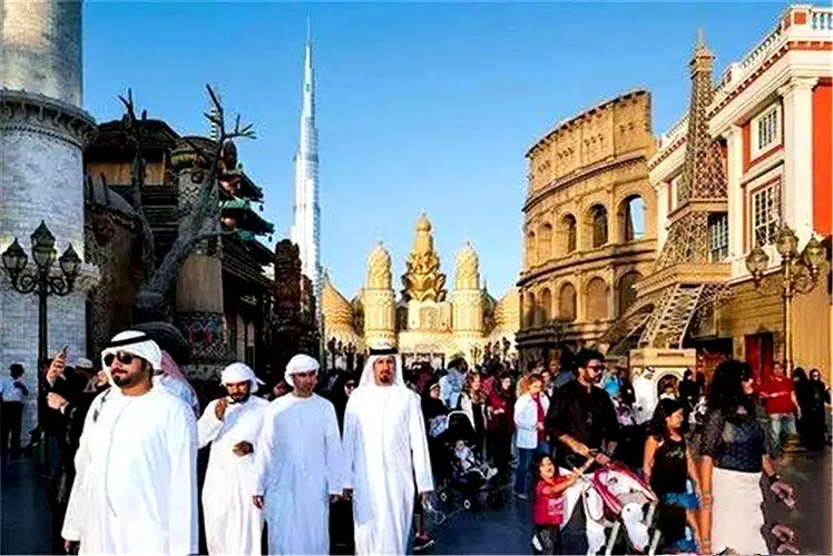 在迪拜旅游的禁忌：别拍黑袍女人，也不要捡路边满地的“小卡片”