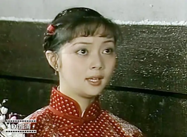 33年后《家春秋》演员今昔照，昔日一众帅哥美女，如今都老了，怀念陈晓旭