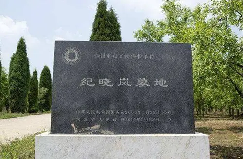 河北出土纪晓岚墓，墓中有7名少女枯坐陪伴，确定身份后专家大骂