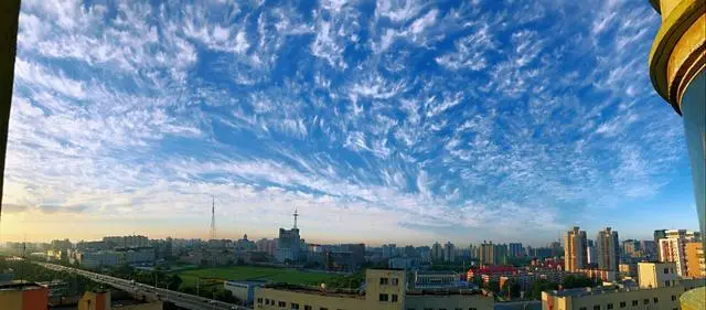 抬头看！今早北京的天空“撞脸”梵高油画