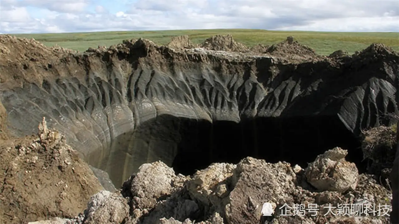北极圈内出现神秘巨坑，是外星人留下的痕迹？还是人类刻意为之？